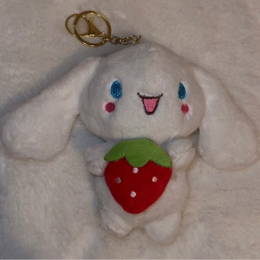 Cinnamon roll keychain